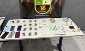 PM prende dois faccionados por tráfico e apreende 55 porções de entorpecentes