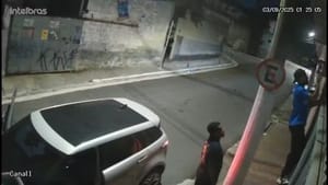 Ex-jogador do Cuiabá chuta portão, tenta invadir casa e ameaça namorada e familiares