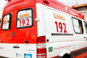 Menino de 3 anos morre e mãe fica ferida após caminhonete S10 atingir motocicleta