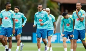 Técnico Ancelotti manterá Brasil com quatro atacantes em duelo contra o Chile