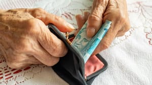 Justiça flagra fraude bancária e suspende descontos indevidos na aposentadoria de idoso