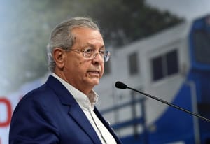 Senador critica Flávia e diz que prefeita decepcionou eleitores: "inaugurou um banheiro e uma creche"