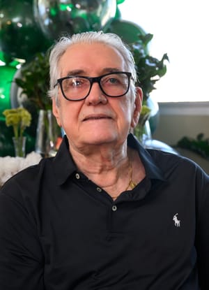 A bicicleta encostada no poste