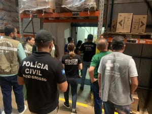 Fiscalização mira distribuidora de Várzea Grande e retêm mais de 7 mil garrafas de whisky