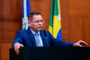 Botelho critica decisão do STF que mantém MT com oito deputados federais