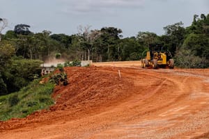 Mato Grosso licita R$ 233 milhões em obras para asfalto e pontes