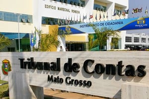 TJ suspende condenação de ex-auditor do TCE condenado por cobrar propina