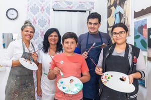 Arte que transforma: professora Cácia Martins celebra inclusão e talento em exposição