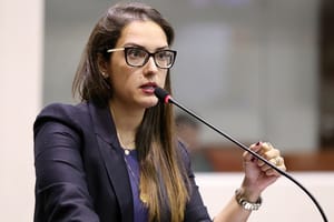 Deputada aciona Justiça para que Governo libere R$ 19 mi em emendas travadas na Casa Civil
