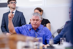 Presidente de sindicato sinaliza greve dos servidores após pedido de vista sobre reajuste