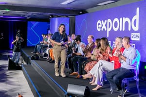 Prefeita em exercício reforça valor da produçãpo local em feira da indústria