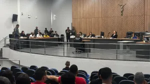 Mãe e filho enfrentam júri por execução de empresário e vendedor na capital; acompanhe