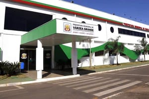 Secretário pede demissão e deve voltar à Câmara na vaga de vereador que brigou com prefeita