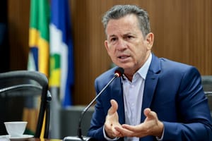 Mauro Mendes cobra retorno de Eduardo Bolsonaro ao Brasil para defender anistia: "Dos EUA não dá"