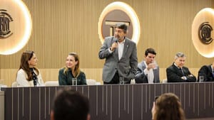 Prefeita de VG prestigia aniversário de 25 anos da Escola Superior de Contas