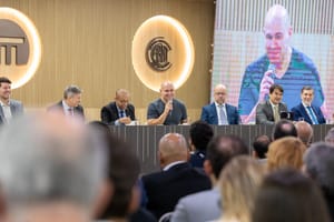 Prefeito destaca parceria com TCE durante comemoração dos 25 anos da Escola de Contas