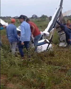Avião cai durante chuva em cidade de Mato Grosso e mata  duas pessoas; veja vídeo