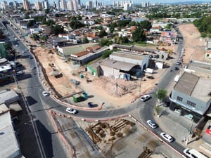 Obras do Complexo Leblon avançam com demolição de imóveis para duplicar rua