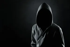 Trio encapuzado invade casa e executa jovem de 21 anos na frente da mãe no interior de MT