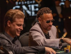 Filho de Max Russi compartilha fotos em torneio de pôquer com Neymar