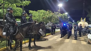 Dois homens com mandados em aberto são presos em show de fim de ano em cidade turística