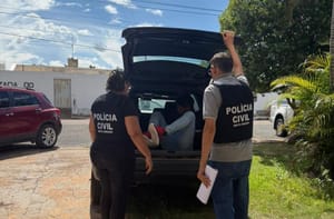 Adolescente é agredida com tijolada, afogada em poça de lama e estuprada pelo ex