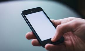 Operadora de telefonia terá que pagar R$ 10 mil após recusar atualizar cadastro de pessoa trans