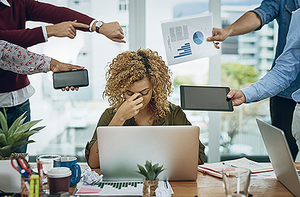 Banco é condenado após funcionária desenvolver síndrome de burnout, depressão e ansiedade