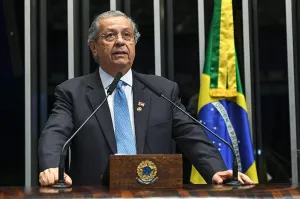 Jayme Campos cobra promulgação imediata de PEC  para beneficiar professores