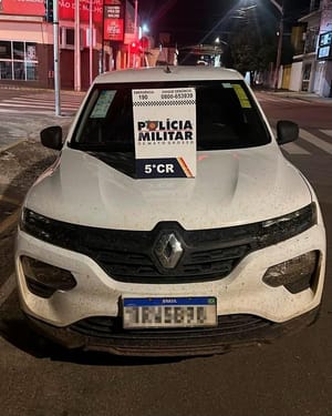 Bandidos sequestram motorista de aplicativo e param em bar para 'tomar uma'