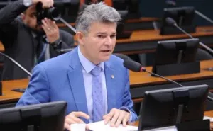 Deputado diz que decisão de Gilmar Mendes enfraquece o Congresso e cobra reação