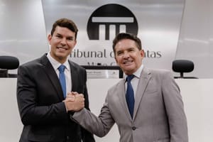Alisson Alencar toma posse e é elogiado pelo presidente Sérgio Ricardo: “mais um ganho do TCE”