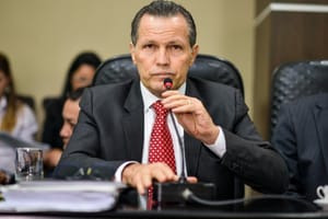 Justiça extingue ação contra ex-governador Silval Barbosa por falta de provas