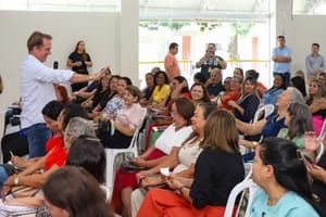 Vice-prefeito destaca importância dos diretores escolares para novas gerações