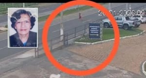 Vídeo mostra momento em que idosa é atropelada duas vezes e morre na Avenida da FEB