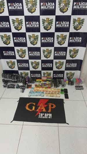 PM prende dupla por contrabando e apreende 397 cigarros eletrônicos em Jaciara