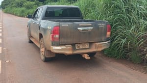 Faccionados tentam atropelar policial militar e são presos com caminhonete furtada