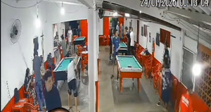 Câmeras registram jovem sendo esfaqueado em bar de Primavera do Leste