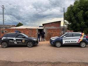 Casal é preso pela PC por extorsão de R$ 25 mil, incêndio e ameaça de morte contra moradora