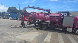 Posto e oficinas são interditados após fiscalização por descarte irregular de óleo e resíduos em Cuiabá