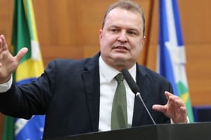 Max Russi chega ao Podemos em março acompanhado de dois deputados e outros 25 políticos