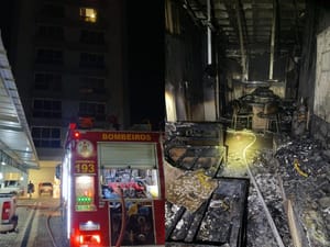 Homem que ateou fogo em seu próprio apartamento para matar a esposa é preso