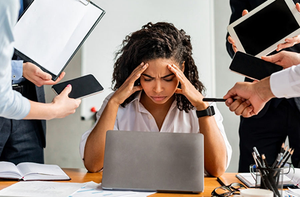 Banco terá que ressarcir tratamento e pagar indenização de R$ 20 mil à bancária com burnout