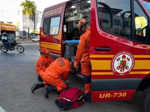 Corpo de Bombeiros presta socorro a vítimas de capotamento em rodovia